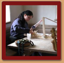 Michaela bei einer Handwerksvorfhrung im Tiroler Bauernhfemuseum