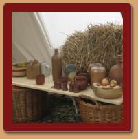 Geschirr und selbst gedrechselte Holzschsseln