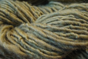 Wolle mit Tussahseide, gefärbt mit Birke